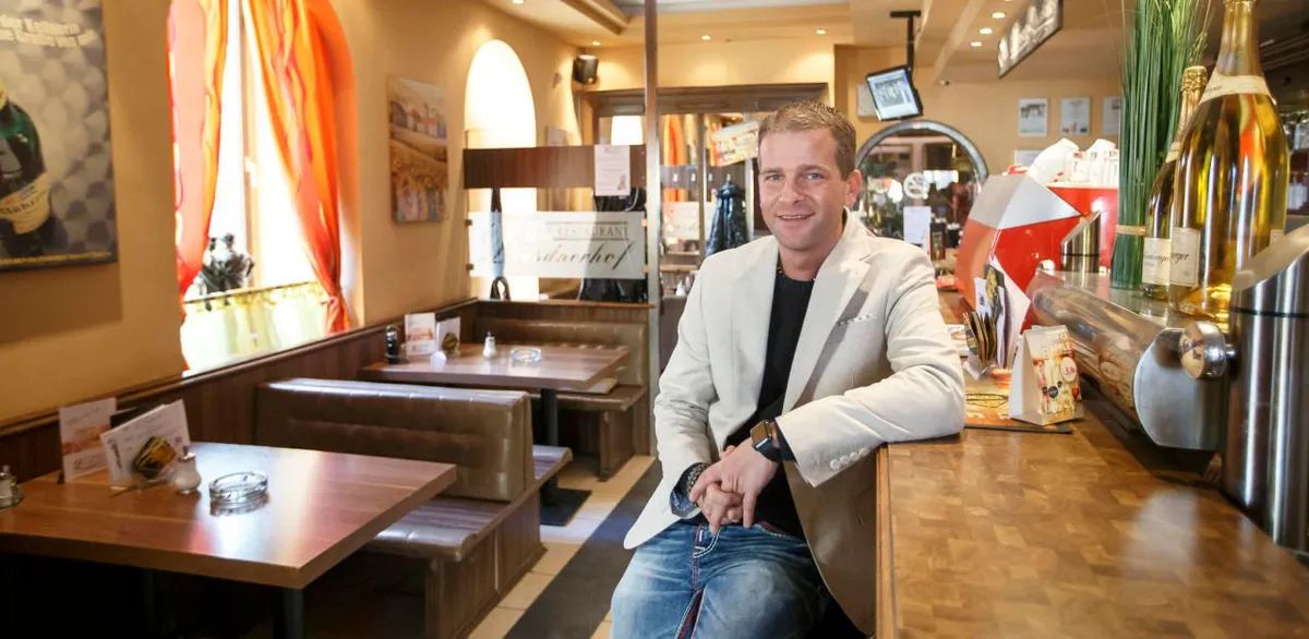 Wirt Manuel Schmidt im Dresdnerhof: Während der Kälteperiode gibt er Essen an Obdachlose aus