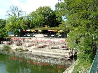 Gastgarten direkt an der Alten Donau