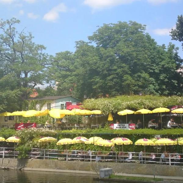 Terrasse direkt am Wasser der Alten Donau